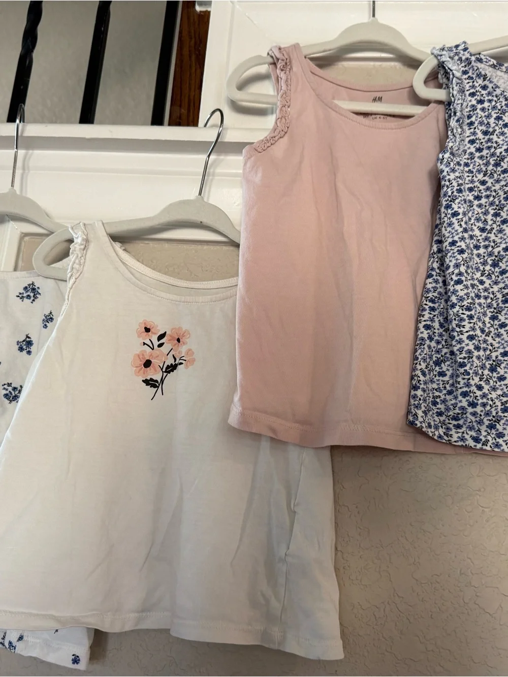 H&M Girl's Pink & White Floral Tank Tops and Shorts Sets - Picture 2 of 6